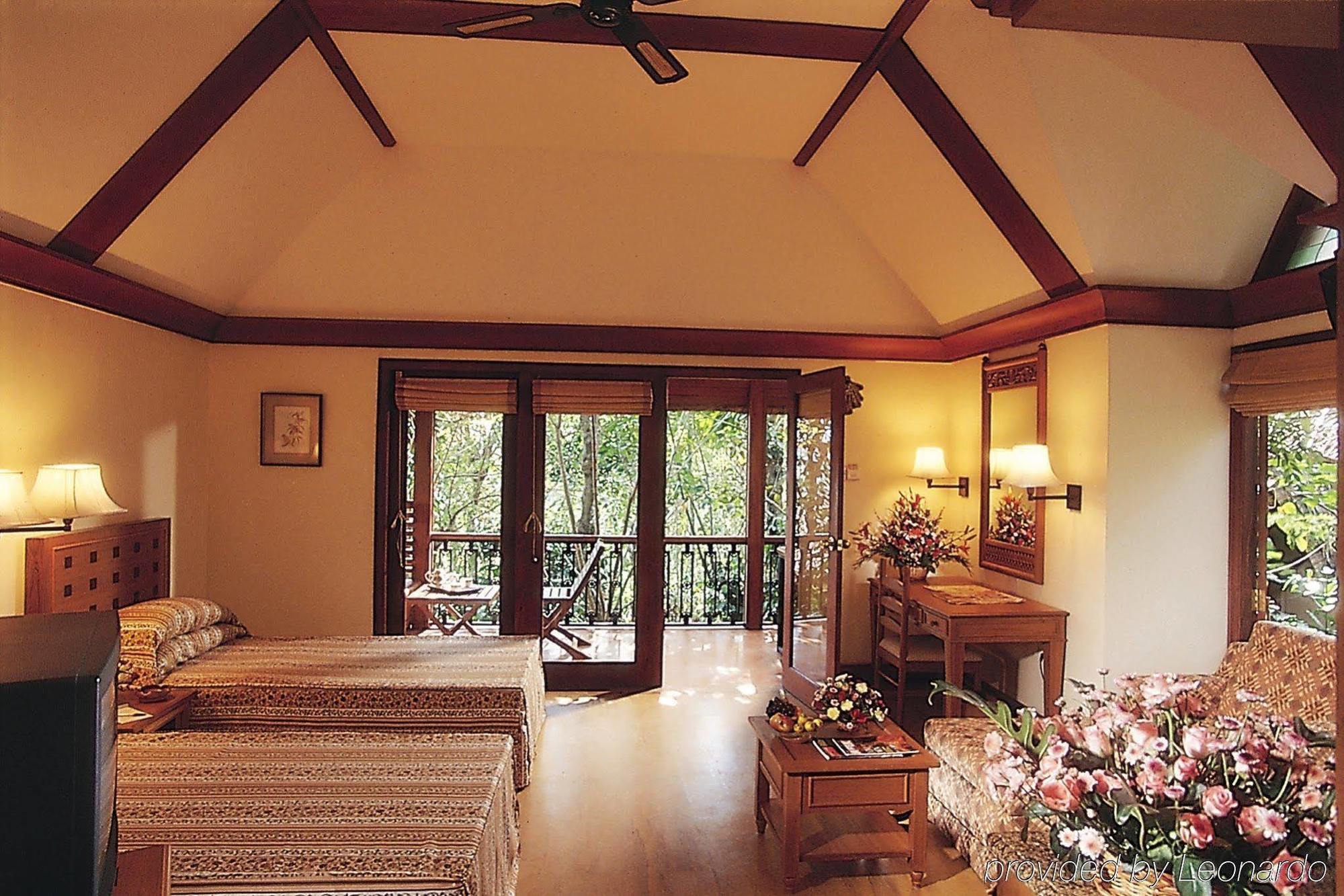 Club Mahindra Thekkady Hotel Екстериор снимка