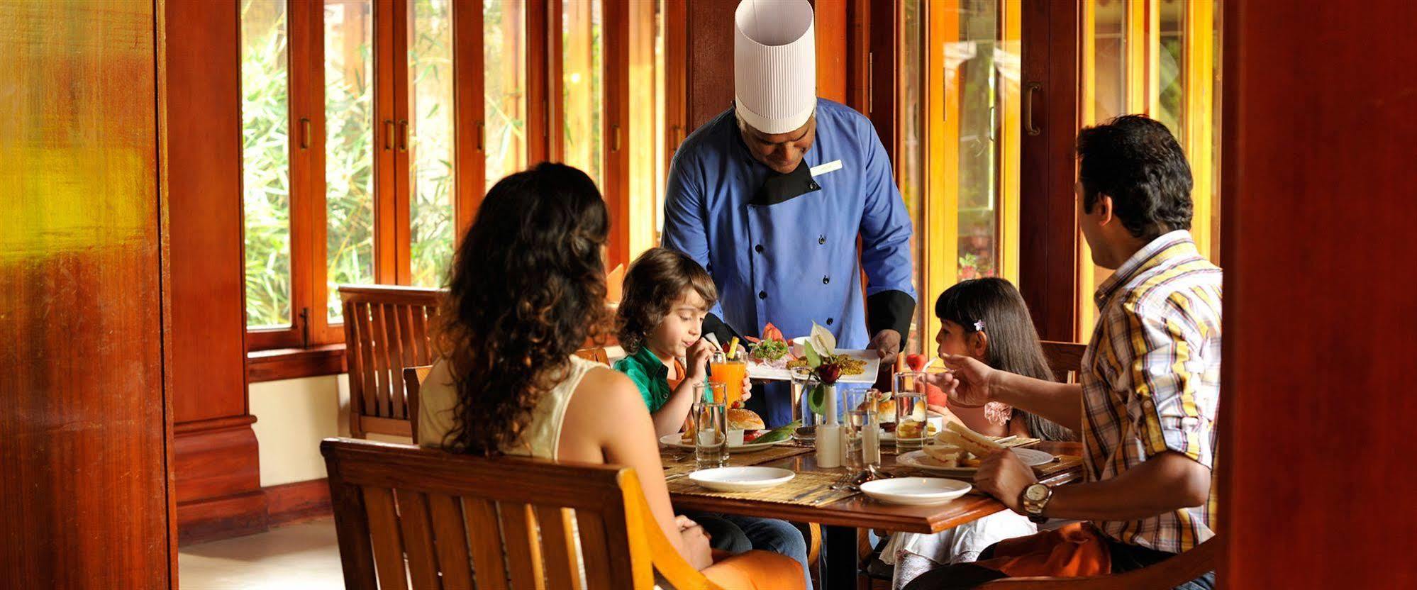 Club Mahindra Thekkady Hotel Екстериор снимка